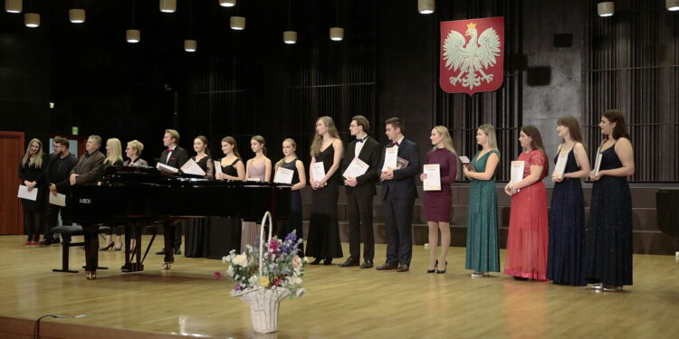 05.11.2022. Kielce. Zespół Państwowych Szkół Muzycznych im. Ludomira Różyckiego. Finał X Ogólnopolskiego Konkursu Wokalnego im. Krystyny Jamroz / Fot. Wiktor Taszłow - Radio Kielce