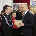 07.11.2022. Piekoszów. Promesy na zakup sprzętu i umundurowania. / Fot. Wiktor Taszłow - Radio Kielce