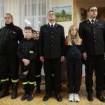 07.11.2022. Piekoszów. Promesy na zakup sprzętu i umundurowania. / Fot. Wiktor Taszłow - Radio Kielce