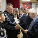 07.11.2022. Piekoszów. Promesy na zakup sprzętu i umundurowania. / Fot. Wiktor Taszłow - Radio Kielce