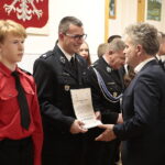 07.11.2022. Piekoszów. Promesy na zakup sprzętu i umundurowania. / Fot. Wiktor Taszłow - Radio Kielce