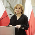 07.11.2022. Piekoszów. Promesy na zakup sprzętu i umundurowania. Na zdjęciu: Anna Krupka - wiceminister sportu i turystyki. / Fot. Wiktor Taszłow - Radio Kielce