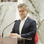 07.11.2022. Piekoszów. Promesy na zakup sprzętu i umundurowania. Na zdjęciu: senator Krzysztof Słoń. / Fot. Wiktor Taszłow - Radio Kielce