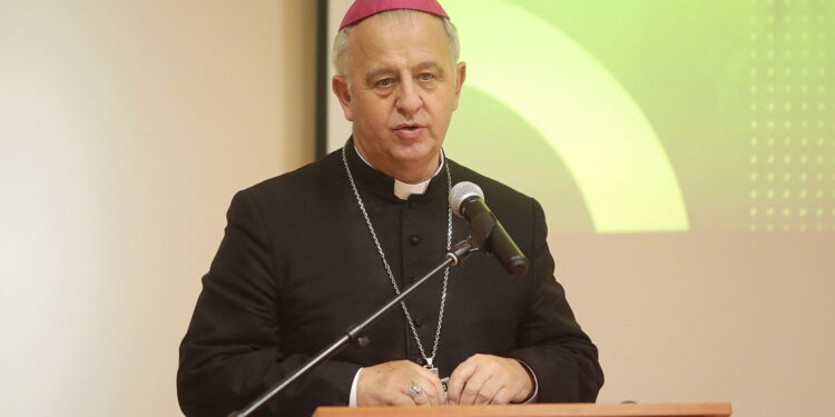 08.11.2022. Czerwona Góra. Otwarcie dwóch oddziałów w Szpitalu. Na zdjęciu: biskup Jan Piotrowski / Fot. Wiktor Taszłow – Radio Kielce