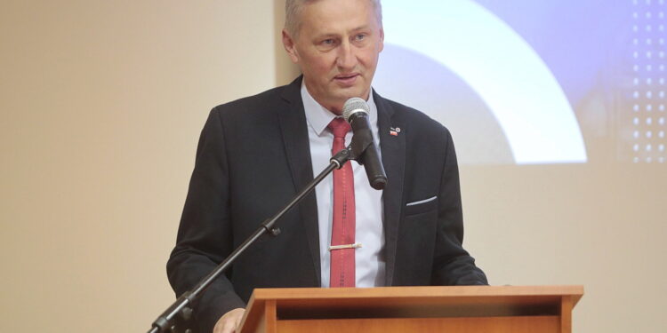 08.11.2022. Czerwona Góra. Otwarcie dwóch oddziałów w Szpitalu. Na zdjęciu: Zbigniew Koniusz - wojewoda świętokrzyski / Fot. Wiktor Taszłow – Radio Kielce