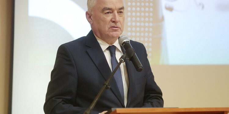 08.11.2022. Czerwona Góra. Otwarcie dwóch oddziałów w Szpitalu. Na zdjęciu: Andrzej Bętkowski - marszałek województwa świętokrzyskiego / Fot. Wiktor Taszłow – Radio Kielce