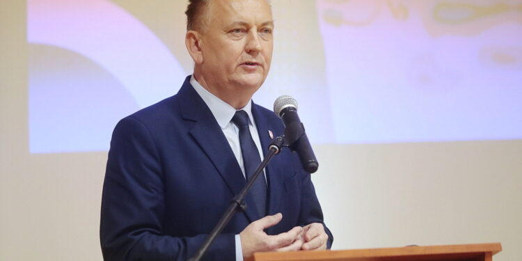 08.11.2022. Czerwona Góra. Otwarcie dwóch oddziałów w Szpitalu. Na zdjęciu: Robert Jaworski - burmistrz Chęcin / Fot. Wiktor Taszłow – Radio Kielce