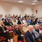 08.11.2022. Czerwona Góra. Otwarcie dwóch oddziałów w Szpitalu. Na zdjęciu (w środku): biskup Jan Piotrowski / Fot. Wiktor Taszłow – Radio Kielce