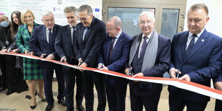 08.11.2022. Czerwona Góra. Otwarcie dwóch oddziałów w Szpitalu / Fot. Wiktor Taszłow – Radio Kielce