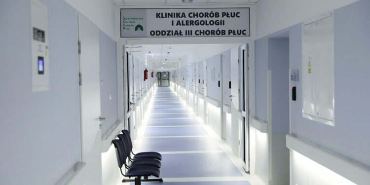 08.11.2022. Czerwona Góra. Otwarcie dwóch oddziałów w Szpitalu / Fot. Wiktor Taszłow – Radio Kielce