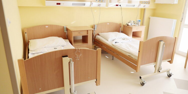 08.11.2022. Czerwona Góra. Otwarcie dwóch oddziałów w Szpitalu / Fot. Wiktor Taszłow – Radio Kielce