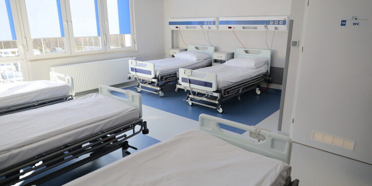 08.11.2022. Czerwona Góra. Otwarcie dwóch oddziałów w Szpitalu / Fot. Wiktor Taszłow – Radio Kielce