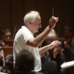 09.11.2022. Kielce. Filharmonia Świętokrzyska. Próba przed koncertem Krzesimira Dębskiego. Na zdjęciu: Krzesimir Dębski - kompozytor, aranżer, autor muzyki/ Fot. Wiktor Taszłow - Radio Kielce