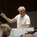 09.11.2022. Kielce. Filharmonia Świętokrzyska. Próba przed koncertem Krzesimira Dębskiego. Na zdjęciu: Krzesimir Dębski - kompozytor, aranżer, autor muzyki/ Fot. Wiktor Taszłow - Radio Kielce