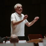 09.11.2022. Kielce. Filharmonia Świętokrzyska. Próba przed koncertem Krzesimira Dębskiego. Na zdjęciu: Krzesimir Dębski - kompozytor, aranżer, autor muzyki/ Fot. Wiktor Taszłow - Radio Kielce