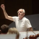 09.11.2022. Kielce. Filharmonia Świętokrzyska. Próba przed koncertem Krzesimira Dębskiego. Na zdjęciu: Krzesimir Dębski - kompozytor, aranżer, autor muzyki/ Fot. Wiktor Taszłow - Radio Kielce