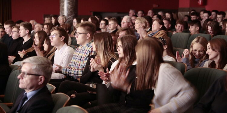 09.11.2022. Kielce. WDK. Premiera filmu „Żeby zdążyć opowiedzieć” / Fot. Wiktor Taszłow - Radio Kielce