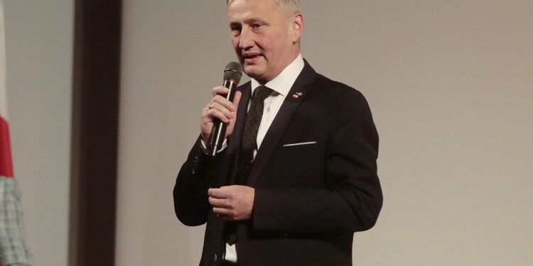 09.11.2022. Kielce. WDK. Premiera filmu „Żeby zdążyć opowiedzieć”. Na zdjęciu: Zbigniew Koniusz - wojewoda świętokrzyski / Fot. Wiktor Taszłow - Radio Kielce