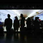 09.11.2022. Kielce. Teatr im Stefana Żeromskiego. Spektakl „#mickiewiczeminescu”. / Fot. Wiktor Taszłow - Radio Kielce