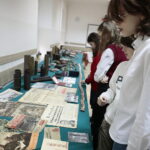 10.11.2022. Kielce. VI LO. Wystawa „Polaków drogi do wolności” / Fot. Wiktor Taszłow - Radio Kielce