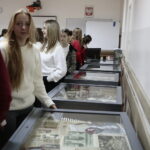 10.11.2022. Kielce. VI LO. Wystawa „Polaków drogi do wolności” / Fot. Wiktor Taszłow - Radio Kielce