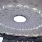 10.11.2022. Kielce. Budynek „Okrąglaka” urzędu wojewódzkiego w Kielcach zaprezentował się w nowej odsłonie / Fot. Wiktor Taszłow - Radio Kielce