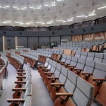 10.11.2022. Kielce. Budynek „Okrąglaka” urzędu wojewódzkiego w Kielcach zaprezentował się w nowej odsłonie / Fot. Wiktor Taszłow - Radio Kielce