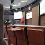 10.11.2022. Kielce. Budynek „Okrąglaka” urzędu wojewódzkiego w Kielcach zaprezentował się w nowej odsłonie / Fot. Wiktor Taszłow - Radio Kielce