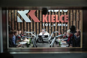 14.11.2022. Kielce. Studio Polityczne Radia Kielce / Fot. Wiktor Taszłow - Radio Kielce