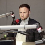 14.11.2022. Kielce. Studio Polityczne Radia Kielce. Na zdjęciu: Michał Piasecki - PO / Fot. Wiktor Taszłow - Radio Kielce