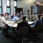 14.11.2022. Kielce. Studio Polityczne Radia Kielce / Fot. Wiktor Taszłow - Radio Kielce