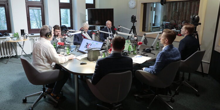 14.11.2022. Kielce. Studio Polityczne Radia Kielce / Fot. Wiktor Taszłow - Radio Kielce