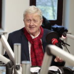 14.11.2022. Kielce. Studio Polityczne Radia Kielce. Na zdjęciu: Czesław Siekierski - PSL / Fot. Wiktor Taszłow - Radio Kielce
