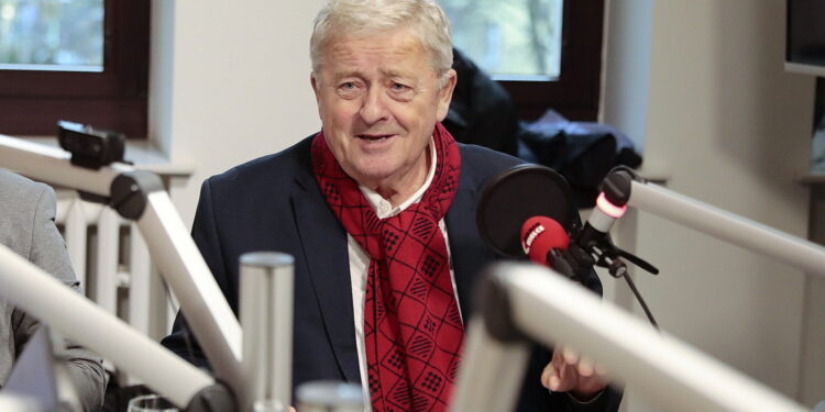 14.11.2022. Kielce. Studio Polityczne Radia Kielce. Na zdjęciu: Czesław Siekierski - PSL / Fot. Wiktor Taszłow - Radio Kielce