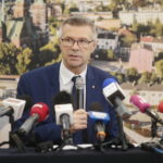 Cięcia w komunikacji miejskiej i wydatkach na piłkarzy. Ratusz pokazuje plan wydatków - Radio Kielce 16.11.2022. Kielce. Konferencja władz miasta. Na zdjęciu: Bogdan Wenta - prezydent Kielc / Fot. Wiktor Taszłow - Radio Kielce