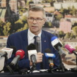 Cięcia w komunikacji miejskiej i wydatkach na piłkarzy. Ratusz pokazuje plan wydatków - Radio Kielce 16.11.2022. Kielce. Konferencja władz miasta. Na zdjęciu: Bogdan Wenta - prezydent Kielc / Fot. Wiktor Taszłow - Radio Kielce