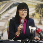 Cięcia w komunikacji miejskiej i wydatkach na piłkarzy. Ratusz pokazuje plan wydatków - Radio Kielce 16.11.2022. Kielce. Konferencja władz miasta. Na zdjęciu: Marzena Bzymek - skarbnik miasta Kielce / Fot. Wiktor Taszłow - Radio Kielce