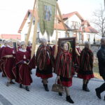 20.11.2022. Kraino. Odsłonięcie pamiątkowych tablic. / Fot. Wiktor Taszłow - Radio Kielce
