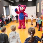 25.11.2022. Kielce. Dzień Pluszowego Misia w Muzeum Zabawek i Zabawy / Fot. Wiktor Taszłow - Radio Kielce