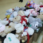 25.11.2022. Kielce. Dzieci na oddziale onkologiczno - hematologicznym otrzymały zabawki / Fot. Wiktor Taszłow - Radio Kielce