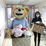 25.11.2022. Kielce. Dzieci na oddziale onkologiczno - hematologicznym otrzymały zabawki / Fot. Wiktor Taszłow - Radio Kielce