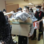 25.11.2022. Kielce. Dzieci na oddziale onkologiczno - hematologicznym otrzymały zabawki / Fot. Wiktor Taszłow - Radio Kielce