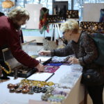 26.11.2022. Kielce. Giełda Minerałów, Skamieniałości i Wyrobów Jubilerskich / Fot. Wiktor Taszłow – Radio Kielce