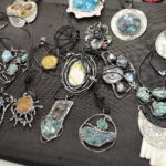 26.11.2022. Kielce. Giełda Minerałów, Skamieniałości i Wyrobów Jubilerskich / Fot. Wiktor Taszłow – Radio Kielce