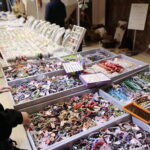 26.11.2022. Kielce. Giełda Minerałów, Skamieniałości i Wyrobów Jubilerskich / Fot. Wiktor Taszłow – Radio Kielce