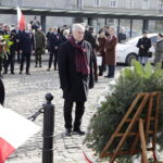 11.11.2022. Kielce. Złożenie kwiatów przed Pomnikiem Niepodległości, na placu przy dworcu PKP . Na zdjęciu: marszałek Andrzej Bętkowski / Fot. Jarosław Kubalski - Radio Kielce