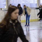 12.11.2022 Kielce. Sztuczne lodowisko na Stadionie/ Fot. Jarosław Kubalski - Radio Kielce