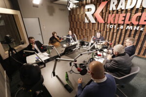 21.11.2022 Radio Kielce. Studio Polityczne / Fot. Jarosław Kubalski - Radio Kielce