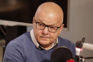 21.11.2022 Radio Kielce. Studio Polityczne. Na zdjęciu Jacek Skórski - Nowa Lewica / Fot. Jarosław Kubalski - Radio Kielce