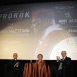 21.11.2022 Kino Moskwa. Debata przed filmem o kardynale Stefanie Wyszyńskim. Na zdjęciu od lewej: biskup Marian Florczyk, Katarzyna Bernat - Radio eM i wiceminister spraw zagranicznych Piotr Wawrzyk / Fot. Jarosław Kubalski - Radio Kielce